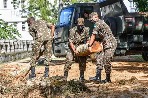 Militares Refor Am A Es De Resgate E Apoio Na Opera O Petr Polis