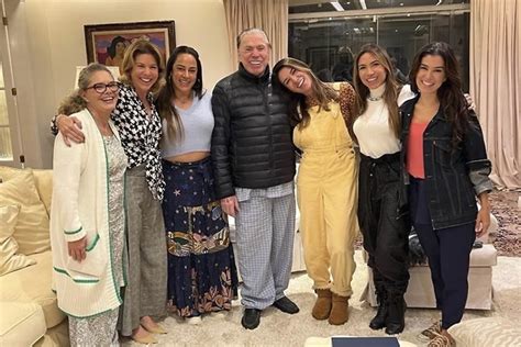 Seis Filhas E Netos Conhe A A Fam Lia De Silvio Santos Divirta Se