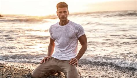 What Makes A Man Sexy Physical Psychological Traits That Make A Guy Hot DateDashers