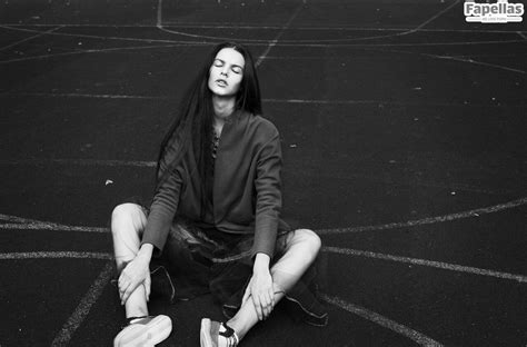 Jill Valentine RE 3 Remake Aka Sasha Zotova Aka Shuzolotova Nude Leaks Fapellas