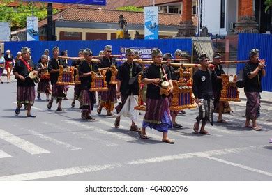 Bali Indonesia December 13 2015 Ngaben Stock Photo 404002096 | Shutterstock