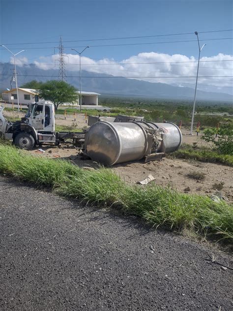 Volcadura De Pipa Con Derrame El Semanario De Nuevo Le N