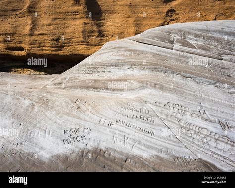 Detalle de rocas volcánicas erosionadas y deterioradas que forman el