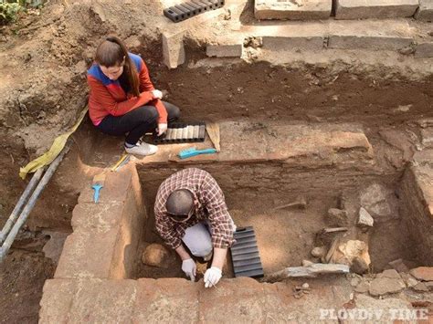 Puzzling Burial With Tortoise Shell Discovered In Ancient Roman Tomb On