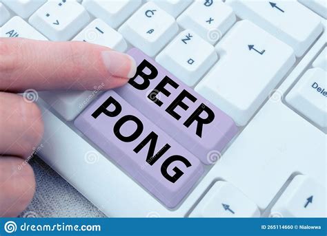 Sinal De Texto Mostrando Pingue Cerveja Conceito Que Significa Um Jogo