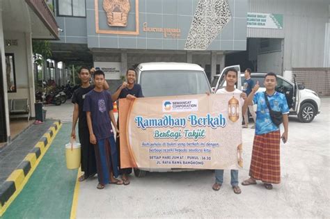 Semangat Berbagi Di Bulan Ramadan Dengan Tebar 200 Paket Takjil Di Cikarang