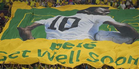 Brazilian fans pay tribute to 'King' Pele in Doha