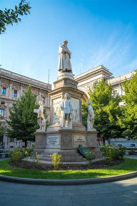 Leonardo S Monument On Piazza Della Scala Milan Italy Stock Photo