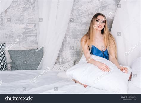 Sexy Beautiful Young Blonde Girl Wearing 스톡 사진 1073680979 Shutterstock