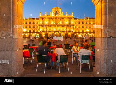 Terrace, night view. Plaza Mayor, Salamanca, Spain Stock Photo - Alamy