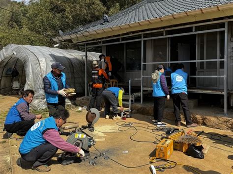 함평 월야면 복지기동대 취약계층 안전난간 설치