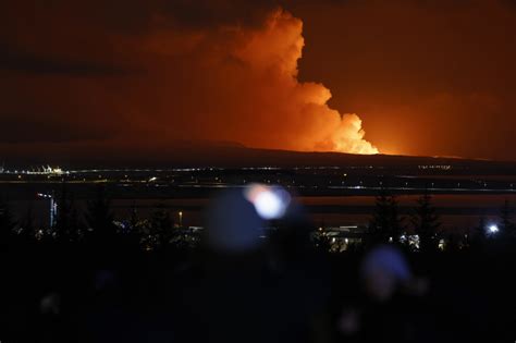 Volcano erupts in Iceland weeks after thousands were evacuated from a town on Reykjanes ...