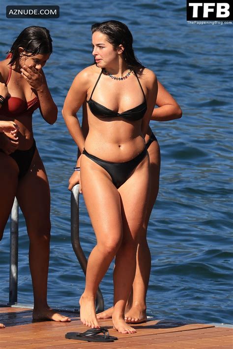 Addison Rae Sexy Seen Showing Off Her Hot Curves In A Black Bikini At Sereno Resort In Italy