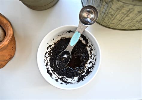 DIY 3 Ingredient Coffee Body Scrub - To:You From:Scratch