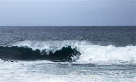 Ocean waves breaking stock image. Image of curl, gravitational - 139493127