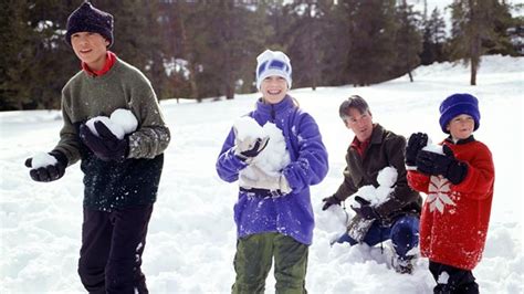 Schneeballschlacht Haftung Wer bei Schäden und Verletzungen haftet