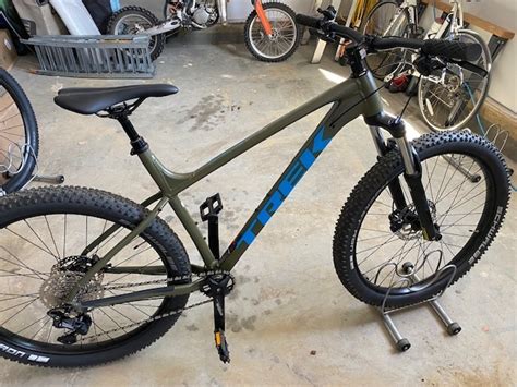 2022 Trek Roscoe 6 Hardtail Mountain Bike