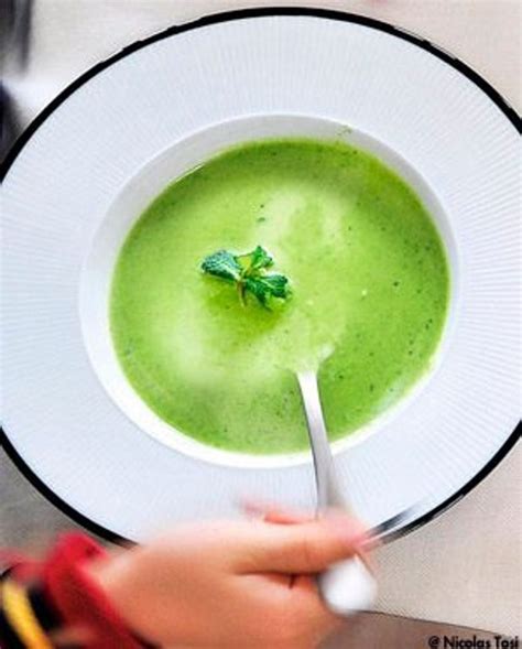 Velout De Petits Pois La Menthe Pour Personnes Recettes Elle Table