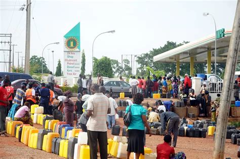 Per Liter In Black Market Fuel Queues Resurface In Lagos Ogun