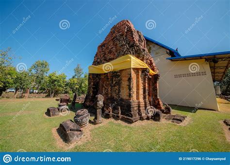 Wat Phra Que Dum Las Antiguas Reliquias De La Era Khmer Situado En La