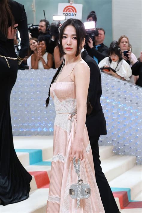 Song Hye Kyo S Met Gala Debut Yields Mixed Reactions Koreaboo