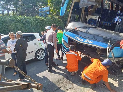 Bus Doa Ibu Tabrak Angkot Di Jalur Puncak Begini Kondisinya