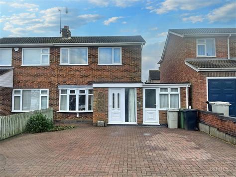 Alexander Crescent Oakham Le15 3 Bed Semi Detached House For Sale £