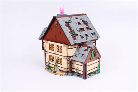 21341 Hocus Pocus: The Sanderson Sisters’ Cottage review
