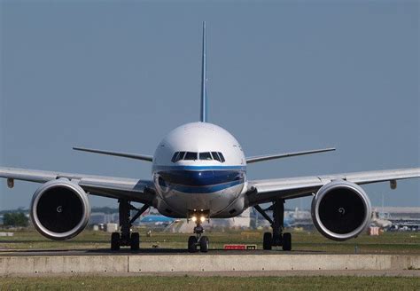 planes turn  aviates
