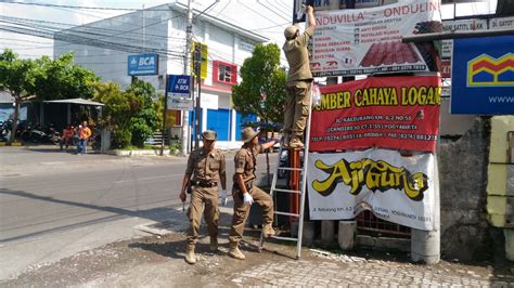 Infopublik Satpol Pp Sleman Tertibkan Reklame Ilegal