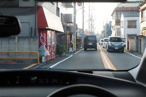 安全運転クイズ住宅街を走行中に潜む危険を察知しよう 危険予知JAF Mate Online