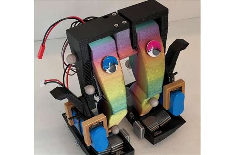 A bipedal robot that can walk using just one actuator