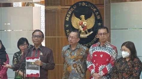 Komnas HAM Serahkan Laporan Pembunuhan Berencana Brigadir J Ke Mahfud