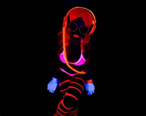 9 Black Light Photography Tips for Glow in the Dark Photos