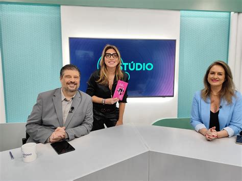 Jornalista do ES lança livro sobre afetos e dores na Bienal carioca ES360