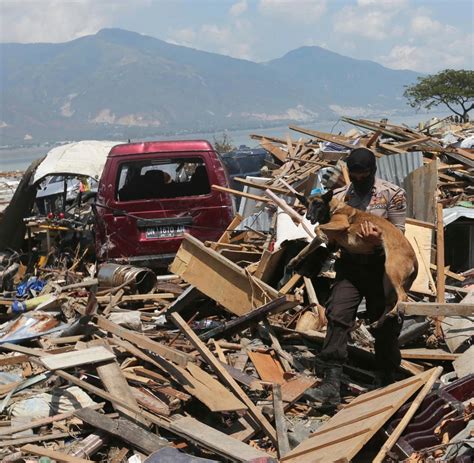 Tsunami Und Erdbeben Zahl Der Toten In Indonesien Steigt Auf Mehr Als