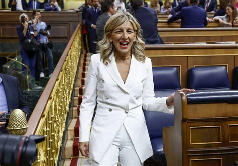 Yolanda D Az Con Un Traje Blanco En La Primera Sesi N De Investidura