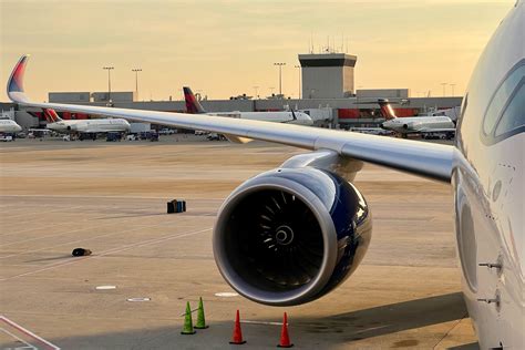 Flying Delta's 1st 'new' Airbus A350, with unique business-class cabins ...