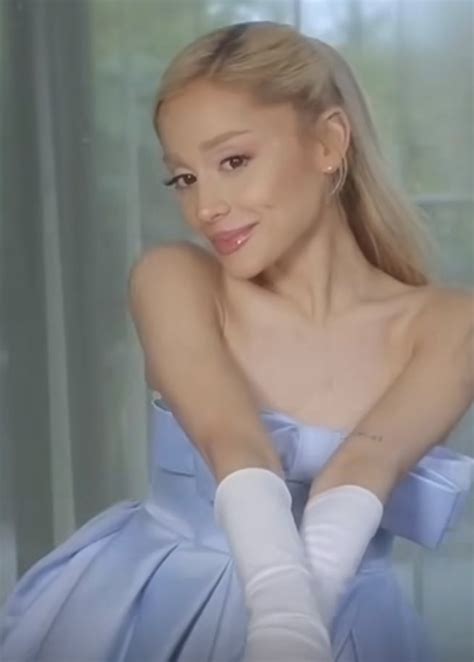 Pop Crave On Twitter Ariana Grande Looks Beautiful In New Instagram