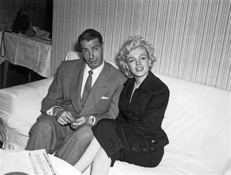 Joe Dimaggio And Marilyn Monroe