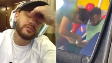 Neymar Sofre Lesão Delicada Um Mês Após Voltar Aos Campos Caiu Sobre