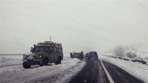 La nieve afecta a más de 100 carreteras y obliga a cortar 8 vías