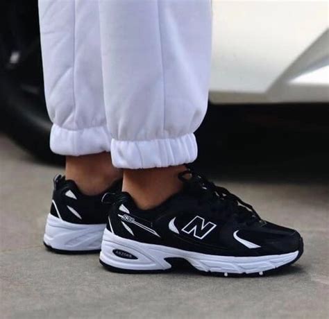 Купить кроссовки New Balance 530 черные с белым в СПб