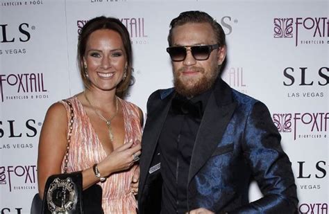 Conor McGregor Este Inconjurat De Femei Superbe Iubita Arata