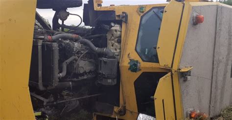 Por el fuerte temporal un camión de caudales volcó sobre la ruta 12