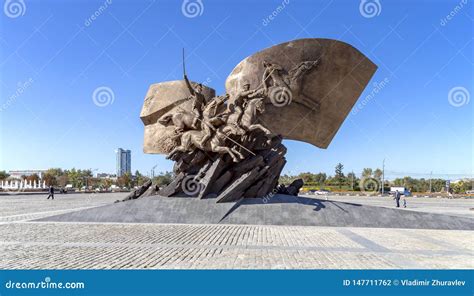 Monumento A La Primera Guerra Mundial De Los H Roes En Victory Park En