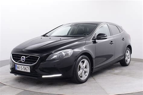 Volvo V40 D3 Momentum Business Suomi Auto Webasto Digimittaristo Xenon