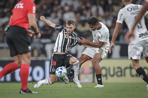 Atua Es Do Atl Tico Contra O Corinthians Paulinho O Rei Da