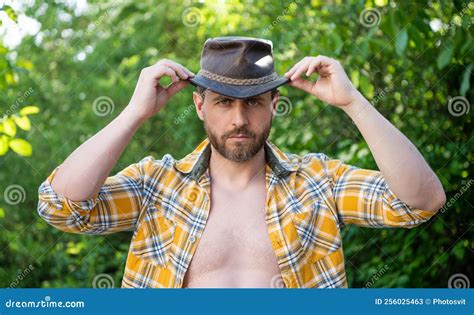 Hombre Sexy Con Sombrero De Vaquero Vaquero Sexy Con Camisa De Cuadros