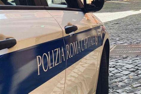 Roma Ancora Un Incidente Mortale Scontro Auto Moto Deceduto Il Centauro